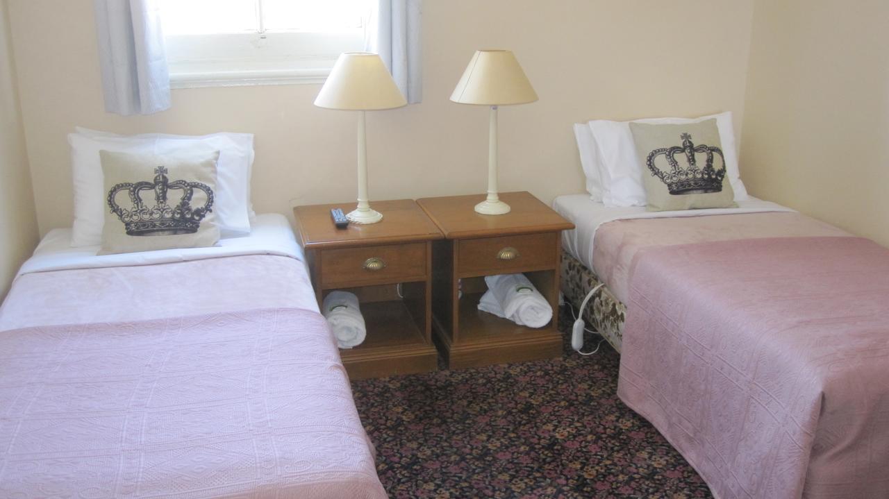 Alexandra Hotel Лора Экстерьер фото